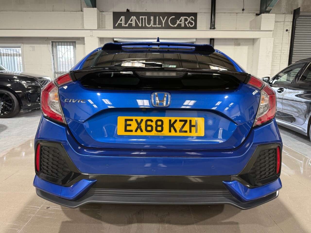 A 2018 HONDA CIVIC 1.0 VTEC Turbo SR Hatchback 5dr Petrol CVT Euro 6 (s/s) (126 ps) A 2018 HONDA CIVIC 1.0 VTEC Turbo SR Hatchback 5dr Petrol CVT Euro 6 (s/s) (126 ps)