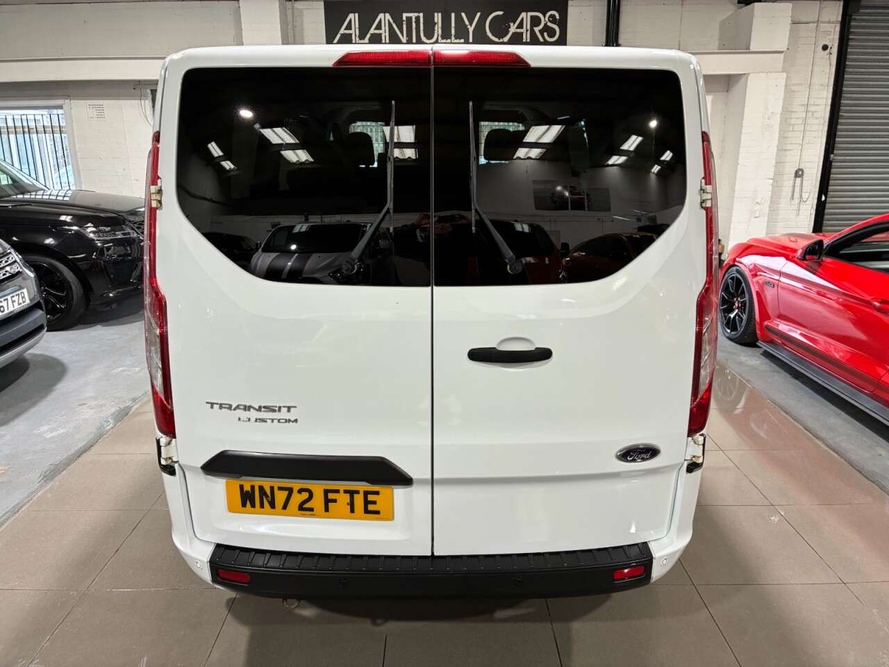 A 2022 FORD TRANSIT CUSTOM 2.0 320 EcoBlue Trend Kombi Double Cab 5dr Diesel Manual L2 H1 Euro 6 (s/s) A 2022 FORD TRANSIT CUSTOM 2.0 320 EcoBlue Trend Kombi Double Cab 5dr Diesel Manual L2 H1 Euro 6 (s/s)