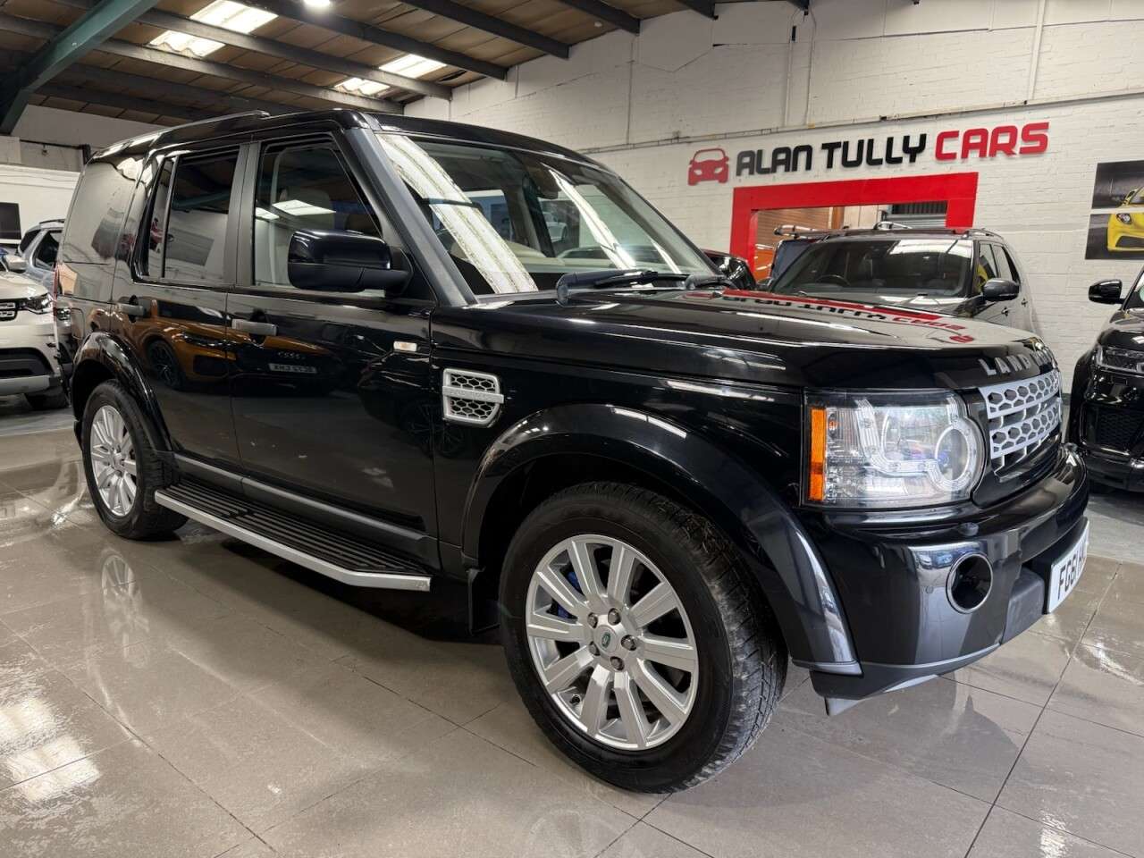 A 2011 LAND ROVER DISCOVERY 4 3.0 SD V6 HSE SUV 5dr Diesel Auto 4WD Euro 5 (255 bhp) A 2011 LAND ROVER DISCOVERY 4 3.0 SD V6 HSE SUV 5dr Diesel Auto 4WD Euro 5 (255 bhp)