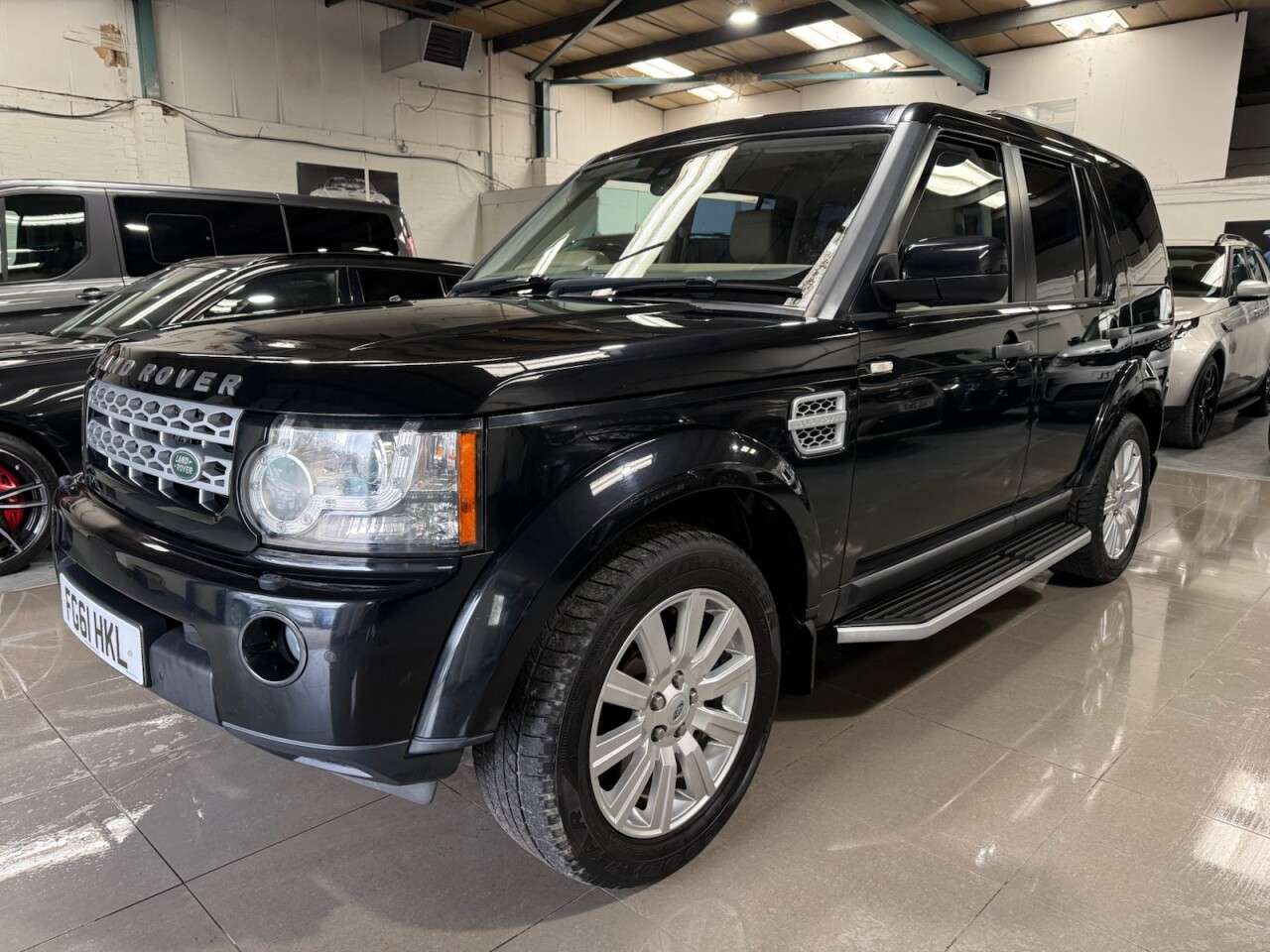 A 2011 LAND ROVER DISCOVERY 4 3.0 SD V6 HSE SUV 5dr Diesel Auto 4WD Euro 5 (255 bhp) A 2011 LAND ROVER DISCOVERY 4 3.0 SD V6 HSE SUV 5dr Diesel Auto 4WD Euro 5 (255 bhp)