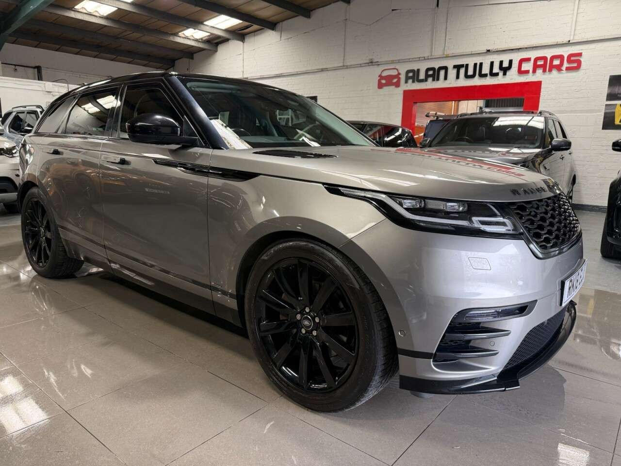 A 2018 LAND ROVER RANGE ROVER VELAR 3.0 SD6 V6 R-Dynamic HSE SUV 5dr Diesel Auto 4WD Euro 6 (s/s) (300 ps) A 2018 LAND ROVER RANGE ROVER VELAR 3.0 SD6 V6 R-Dynamic HSE SUV 5dr Diesel Auto 4WD Euro 6 (s/s) (300 ps)