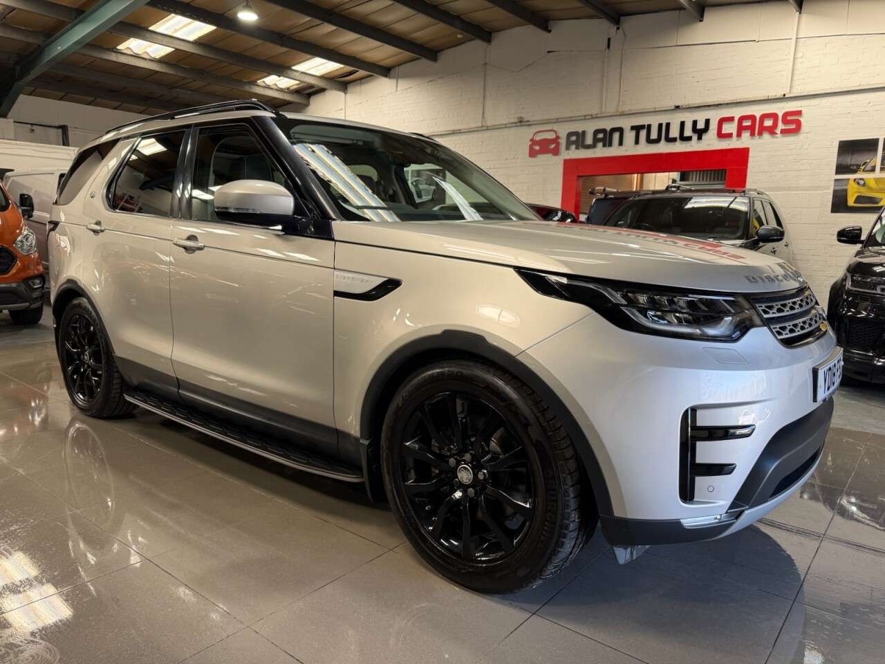 A 2018 LAND ROVER DISCOVERY TD6 HSE A 2018 LAND ROVER DISCOVERY TD6 HSE