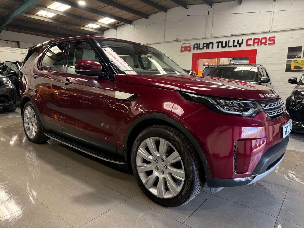 A 2017 LAND ROVER DISCOVERY 3.0 TD V6 HSE Luxury SUV 5dr Diesel Auto 4WD Euro 6 (s/s) (258 ps) A 2017 LAND ROVER DISCOVERY 3.0 TD V6 HSE Luxury SUV 5dr Diesel Auto 4WD Euro 6 (s/s) (258 ps)