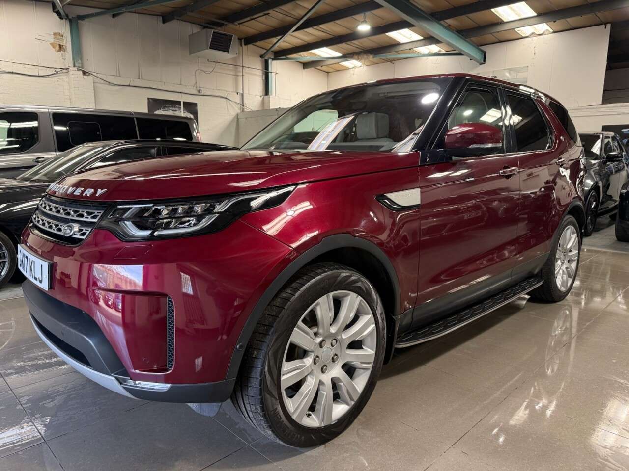 A 2017 LAND ROVER DISCOVERY 3.0 TD V6 HSE Luxury SUV 5dr Diesel Auto 4WD Euro 6 (s/s) (258 ps) A 2017 LAND ROVER DISCOVERY 3.0 TD V6 HSE Luxury SUV 5dr Diesel Auto 4WD Euro 6 (s/s) (258 ps)