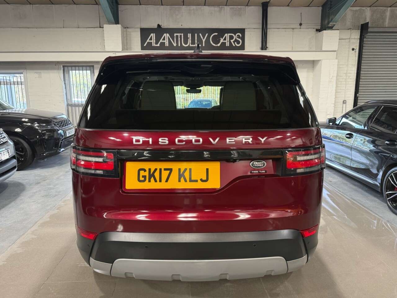 A 2017 LAND ROVER DISCOVERY 3.0 TD V6 HSE Luxury SUV 5dr Diesel Auto 4WD Euro 6 (s/s) (258 ps) A 2017 LAND ROVER DISCOVERY 3.0 TD V6 HSE Luxury SUV 5dr Diesel Auto 4WD Euro 6 (s/s) (258 ps)