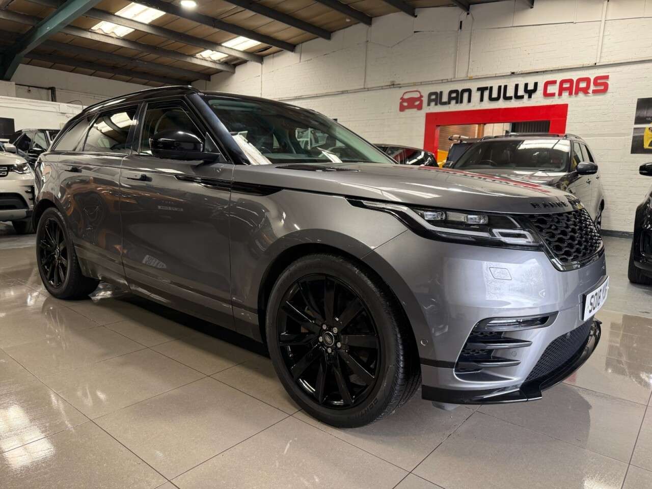 A 2018 LAND ROVER RANGE ROVER VELAR 3.0 SD6 V6 R-Dynamic HSE SUV 5dr Diesel Auto 4WD Euro 6 (s/s) (300 ps) A 2018 LAND ROVER RANGE ROVER VELAR 3.0 SD6 V6 R-Dynamic HSE SUV 5dr Diesel Auto 4WD Euro 6 (s/s) (300 ps)