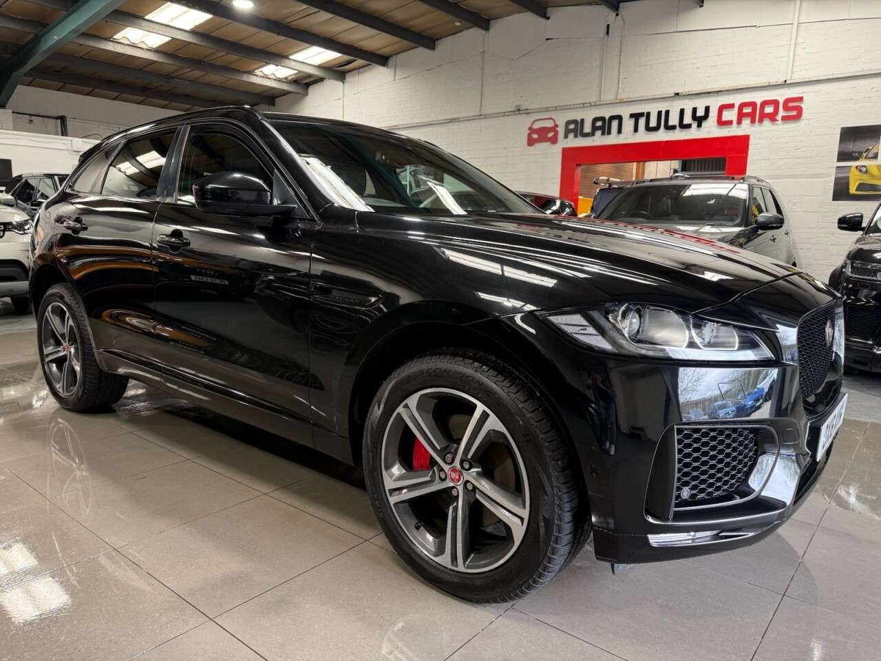 A 2016 JAGUAR F-PACE 3.0 D300 V6 S SUV 5dr Diesel Auto AWD Euro 6 (s/s) (300 ps) A 2016 JAGUAR F-PACE 3.0 D300 V6 S SUV 5dr Diesel Auto AWD Euro 6 (s/s) (300 ps)