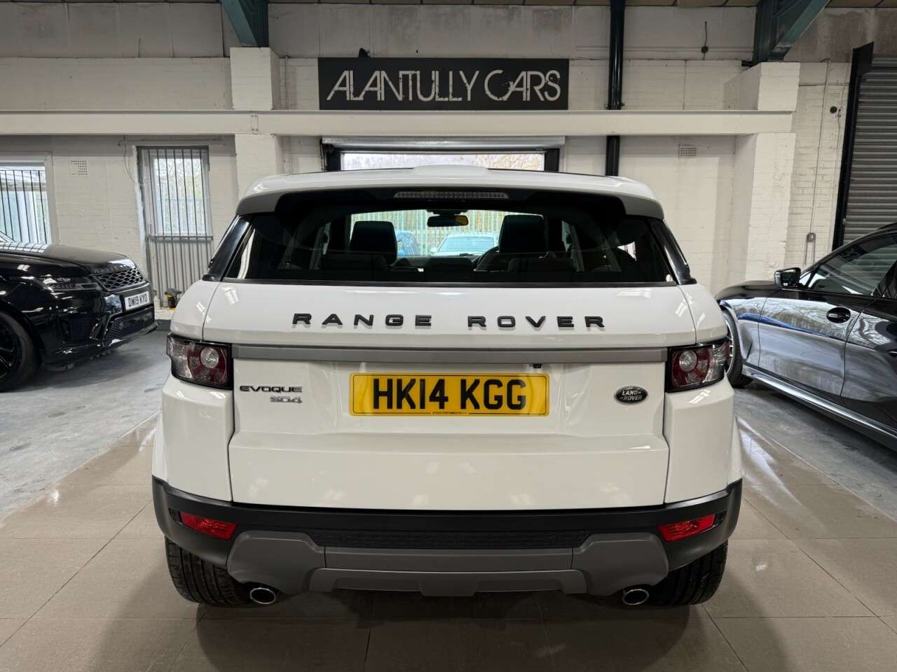 A 2014 LAND ROVER RANGE ROVER EVOQUE 2.2 SD4 Pure Tech SUV 5dr Diesel Manual 4WD Euro 5 (s/s) (190 ps) A 2014 LAND ROVER RANGE ROVER EVOQUE 2.2 SD4 Pure Tech SUV 5dr Diesel Manual 4WD Euro 5 (s/s) (190 ps)