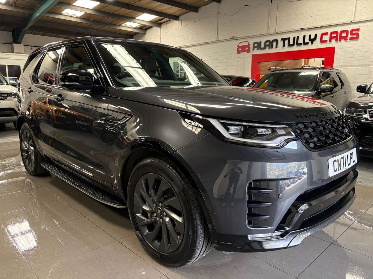 A 2021 LAND ROVER DISCOVERY R-DYNAMIC S A 2021 LAND ROVER DISCOVERY R-DYNAMIC S