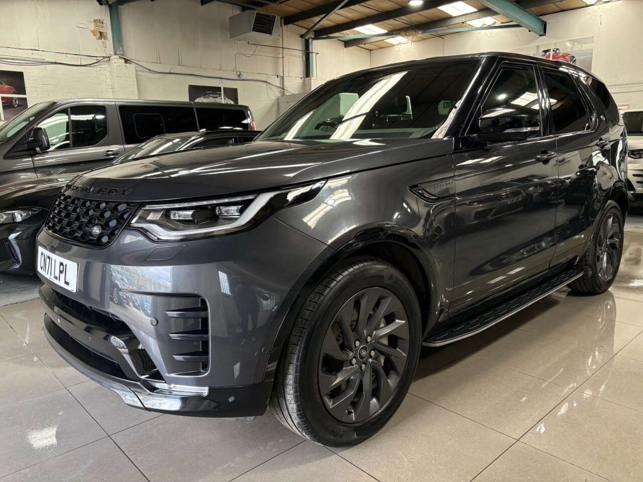 A 2021 LAND ROVER DISCOVERY R-DYNAMIC S A 2021 LAND ROVER DISCOVERY R-DYNAMIC S
