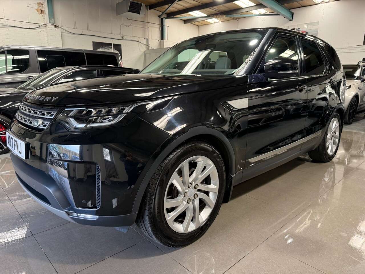 A 2017 LAND ROVER DISCOVERY 3.0 TD V6 HSE SUV 5dr Diesel Auto 4WD Euro 6 (s/s) (258 ps) A 2017 LAND ROVER DISCOVERY 3.0 TD V6 HSE SUV 5dr Diesel Auto 4WD Euro 6 (s/s) (258 ps)