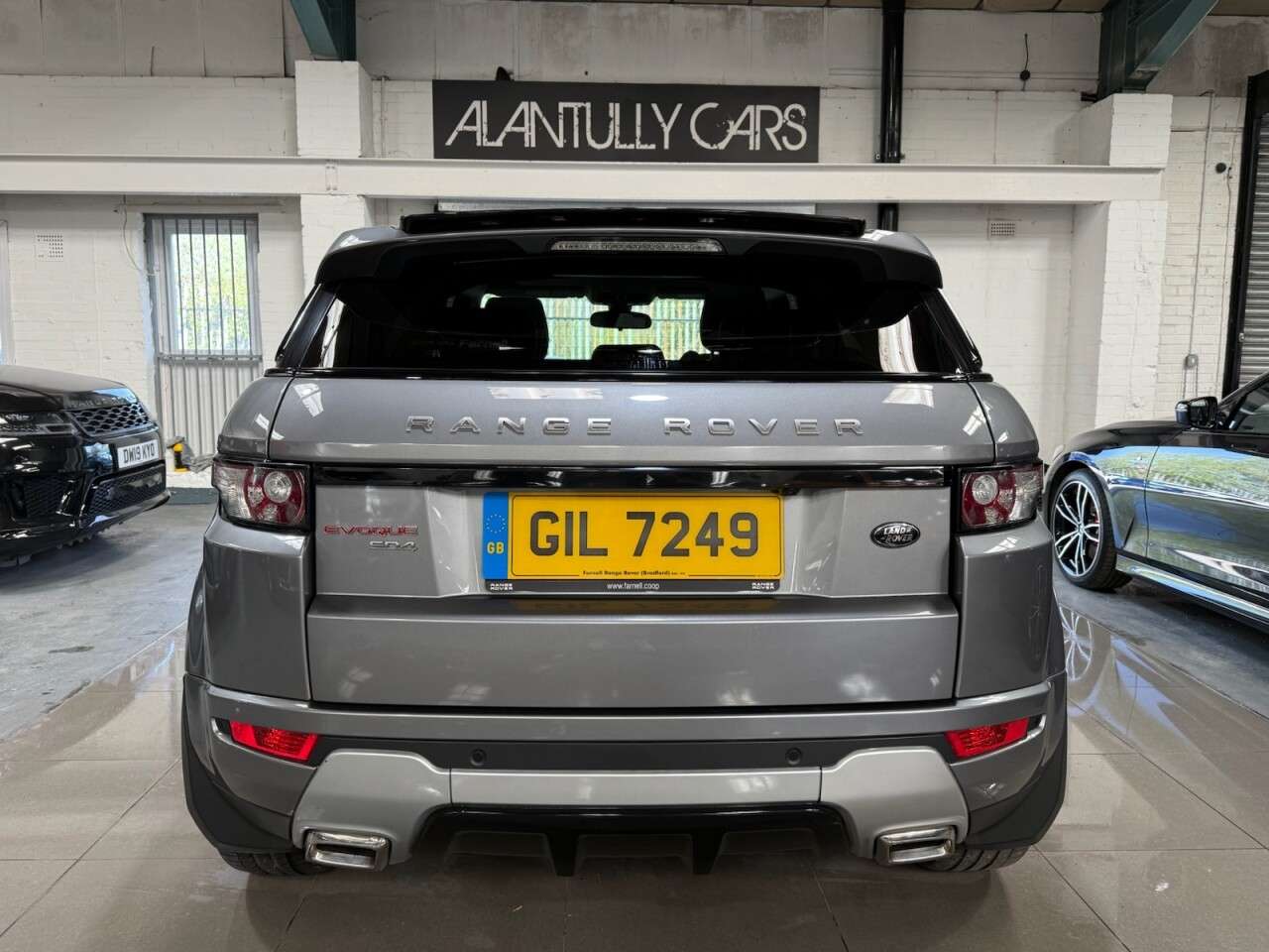 A 2011 LAND ROVER RANGE ROVER EVOQUE 2.2 SD4 Dynamic SUV 5dr Diesel Auto 4WD Euro 5 (190 ps) A 2011 LAND ROVER RANGE ROVER EVOQUE 2.2 SD4 Dynamic SUV 5dr Diesel Auto 4WD Euro 5 (190 ps)