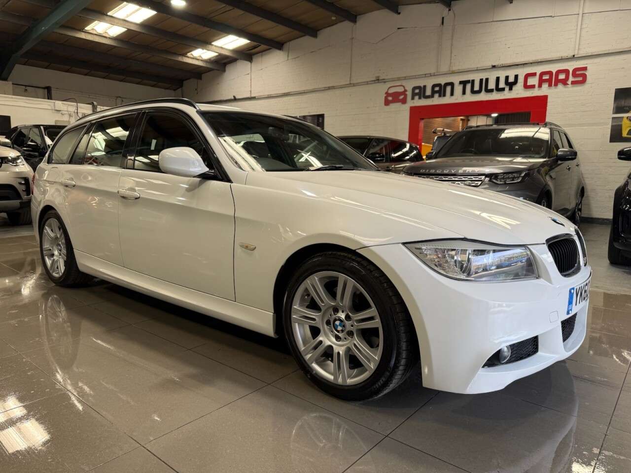 A 2010 BMW 3 SERIES 2.0 320d M Sport Touring 5dr Diesel Steptronic Euro 5 (184 ps) A 2010 BMW 3 SERIES 2.0 320d M Sport Touring 5dr Diesel Steptronic Euro 5 (184 ps)
