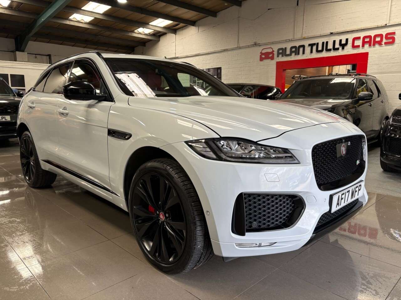 A 2017 JAGUAR F-PACE 3.0 V6 S SUV 5dr Petrol Auto AWD Euro 6 (s/s) (380 ps) A 2017 JAGUAR F-PACE 3.0 V6 S SUV 5dr Petrol Auto AWD Euro 6 (s/s) (380 ps)