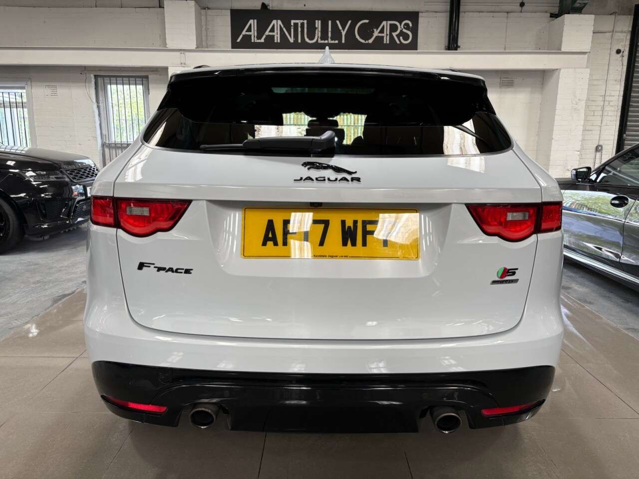 A 2017 JAGUAR F-PACE 3.0 V6 S SUV 5dr Petrol Auto AWD Euro 6 (s/s) (380 ps) A 2017 JAGUAR F-PACE 3.0 V6 S SUV 5dr Petrol Auto AWD Euro 6 (s/s) (380 ps)