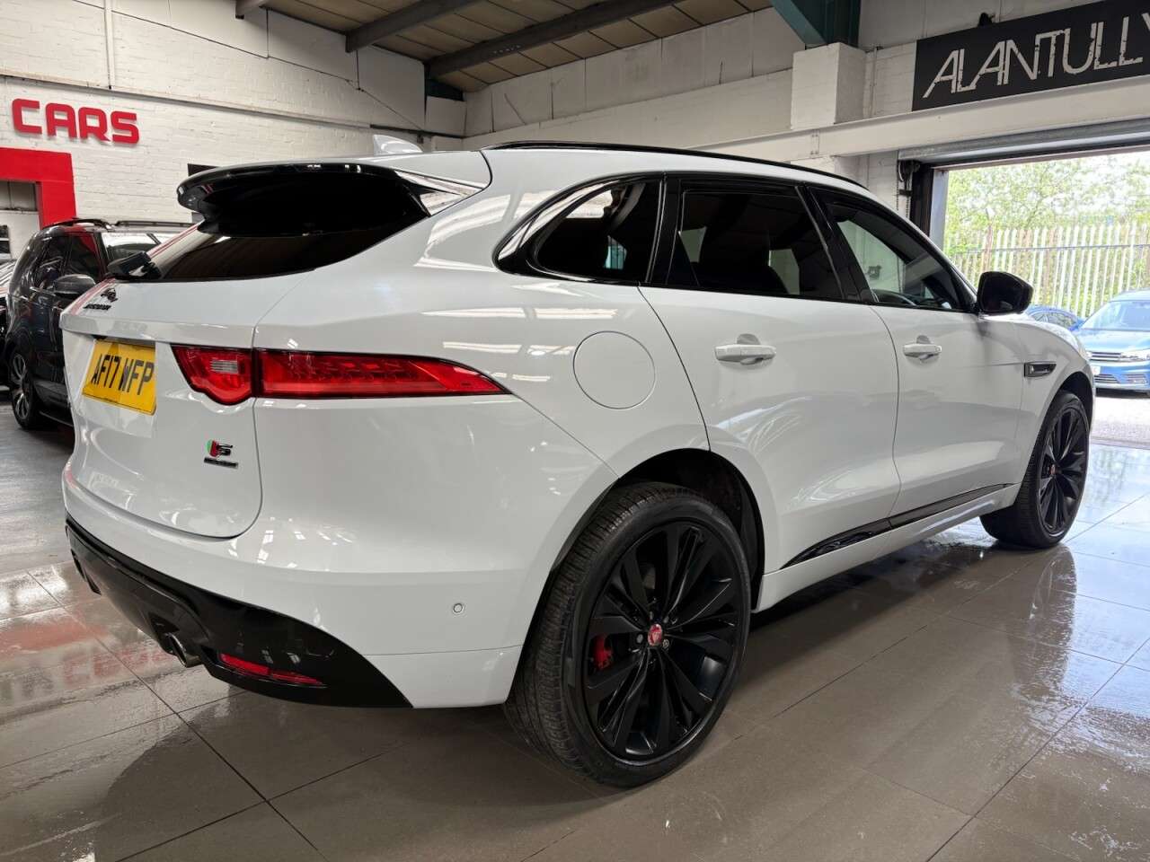 2017 JAGUAR F-PACE 2017 JAGUAR F-PACE