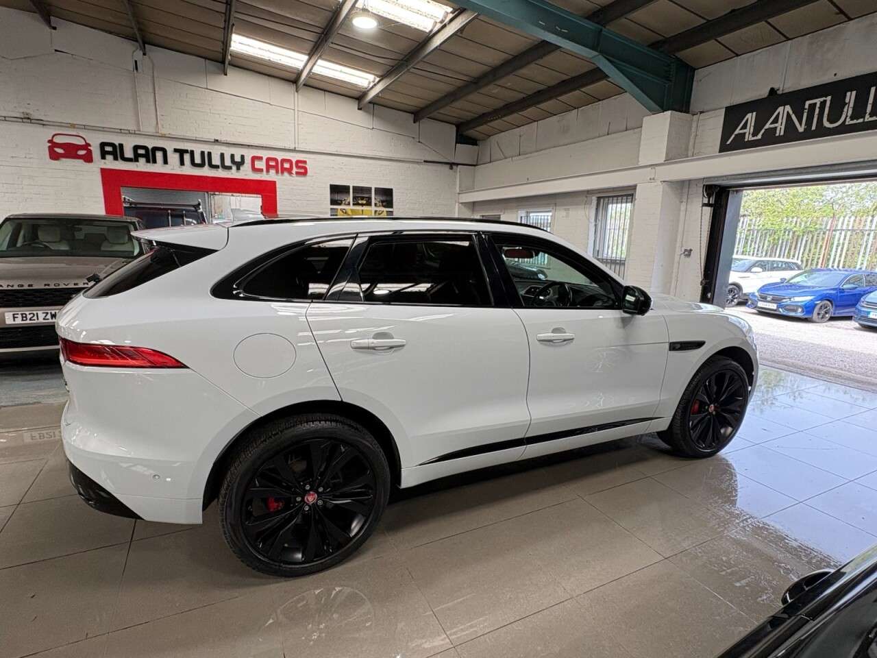 2017 JAGUAR F-PACE 2017 JAGUAR F-PACE