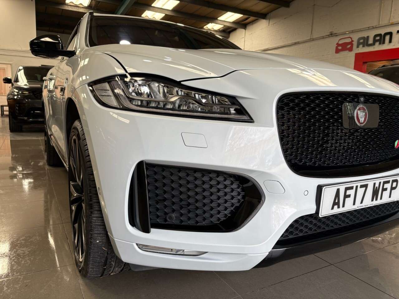 2017 JAGUAR F-PACE 2017 JAGUAR F-PACE