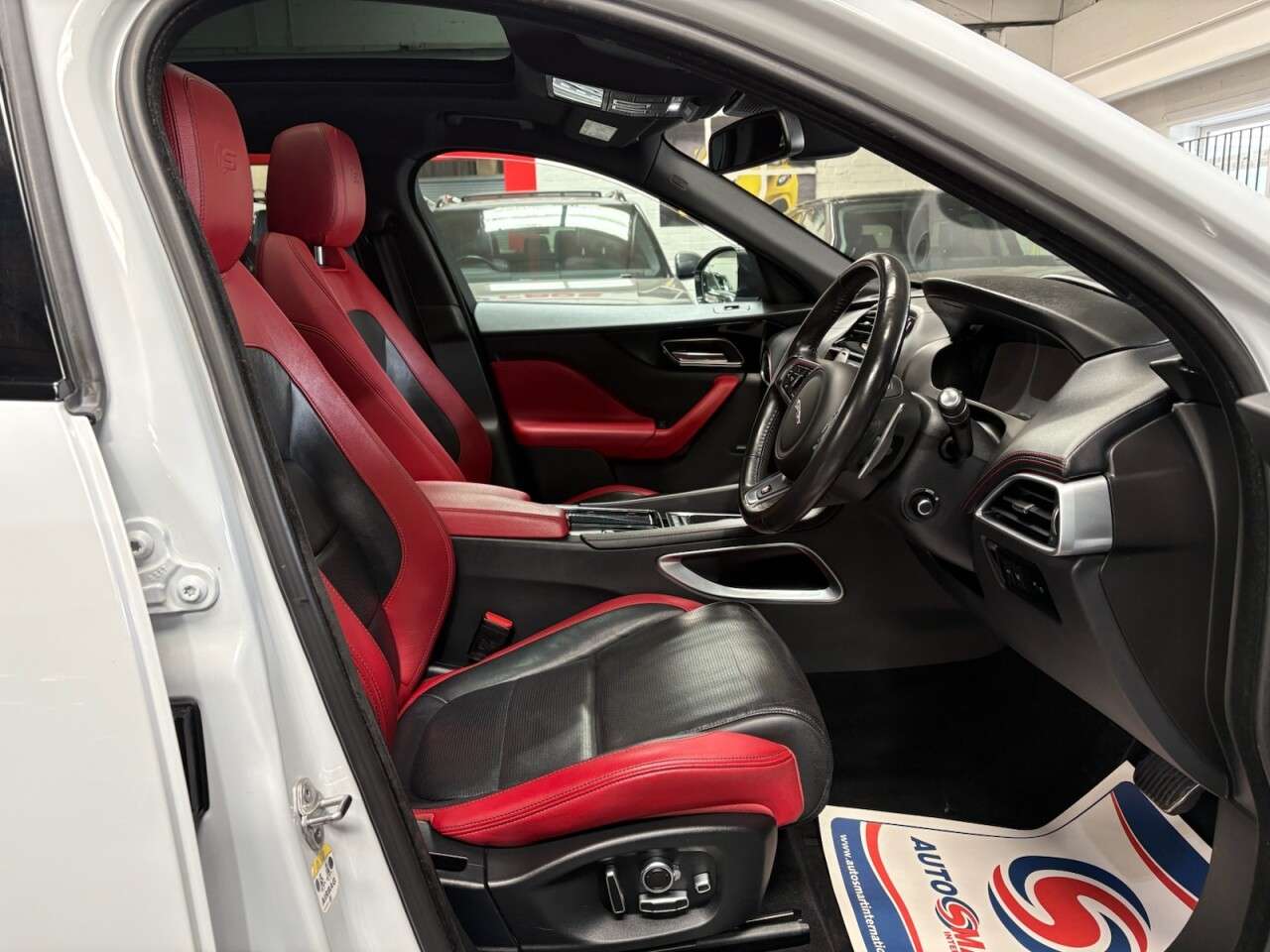 2017 JAGUAR F-PACE 2017 JAGUAR F-PACE