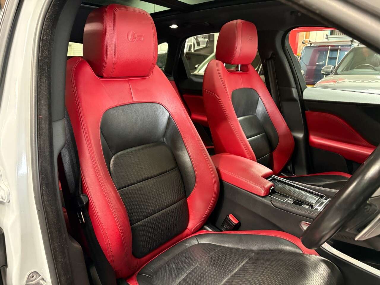 2017 JAGUAR F-PACE 2017 JAGUAR F-PACE