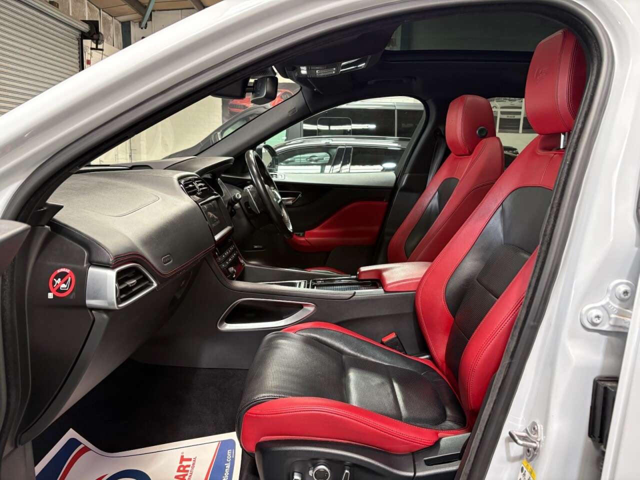 2017 JAGUAR F-PACE 2017 JAGUAR F-PACE