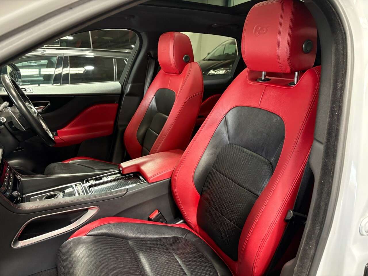 2017 JAGUAR F-PACE 2017 JAGUAR F-PACE