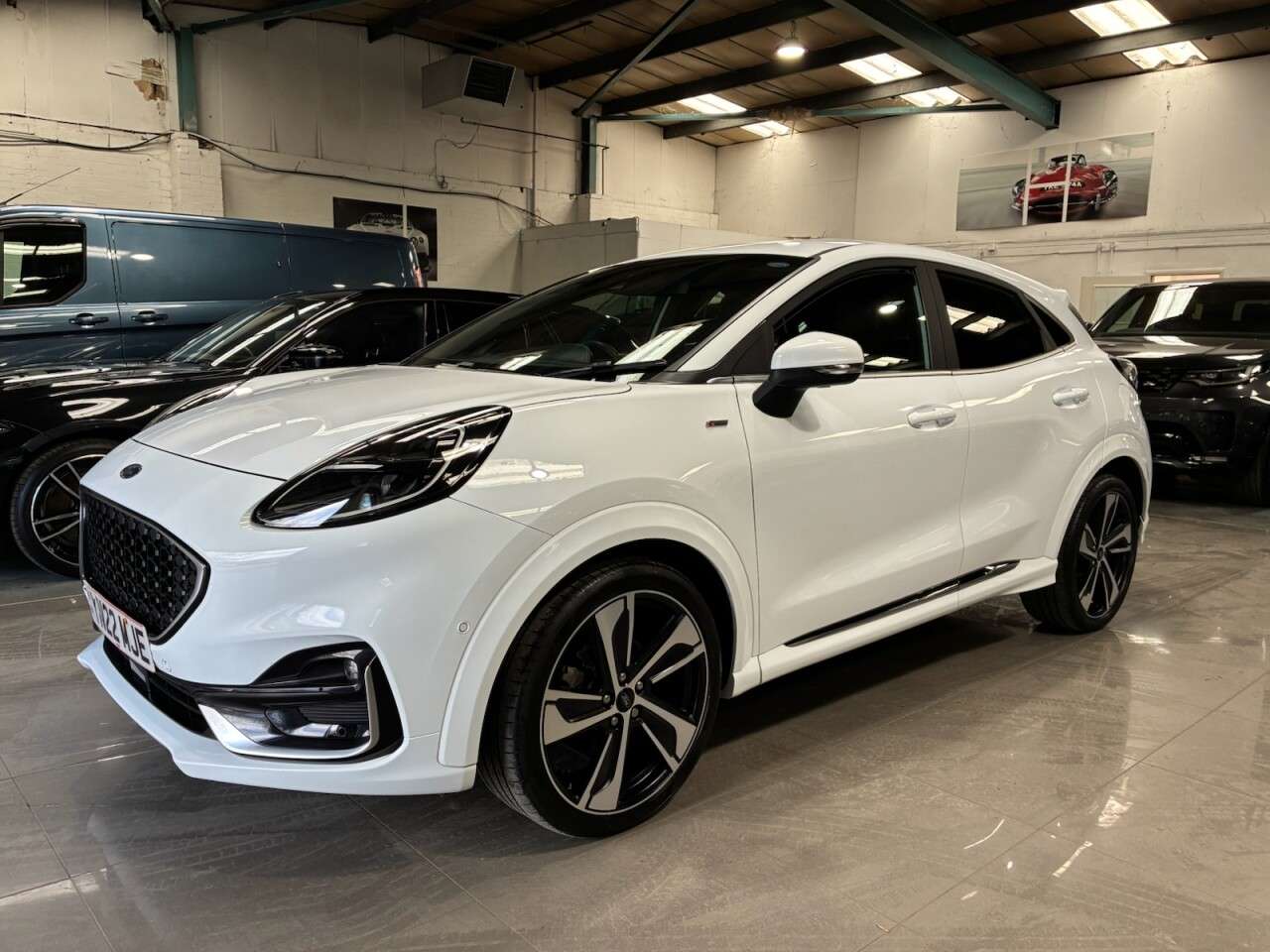 A 2022 FORD PUMA 1.0T EcoBoost MHEV ST-Line Vignale SUV 5dr Petrol DCT Euro 6 (s/s) (155 ps) A 2022 FORD PUMA 1.0T EcoBoost MHEV ST-Line Vignale SUV 5dr Petrol DCT Euro 6 (s/s) (155 ps)