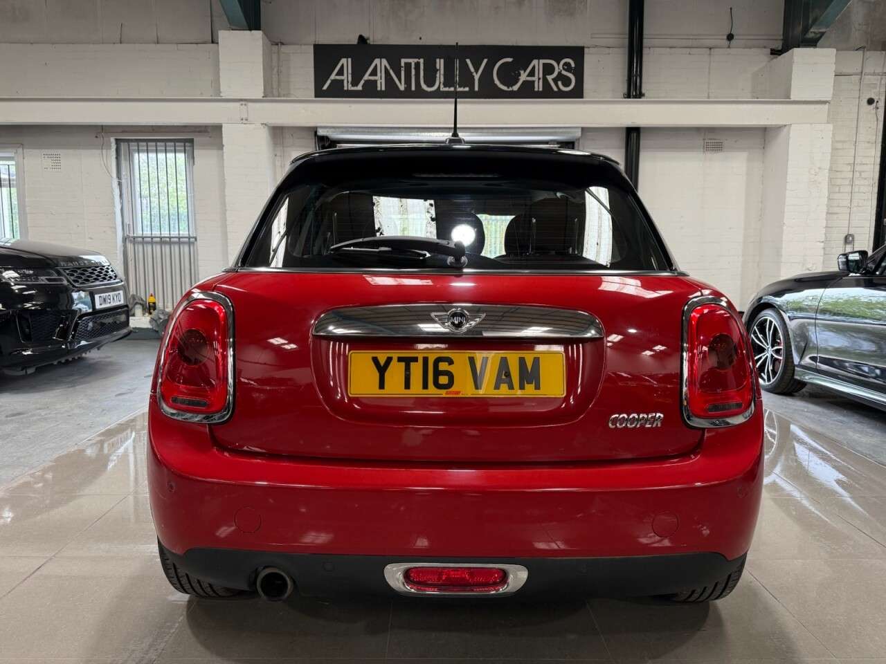 A 2016 MINI HATCH 1.5 Cooper Hatchback 5dr Petrol Auto Euro 6 (s/s) (136 ps) A 2016 MINI HATCH 1.5 Cooper Hatchback 5dr Petrol Auto Euro 6 (s/s) (136 ps)