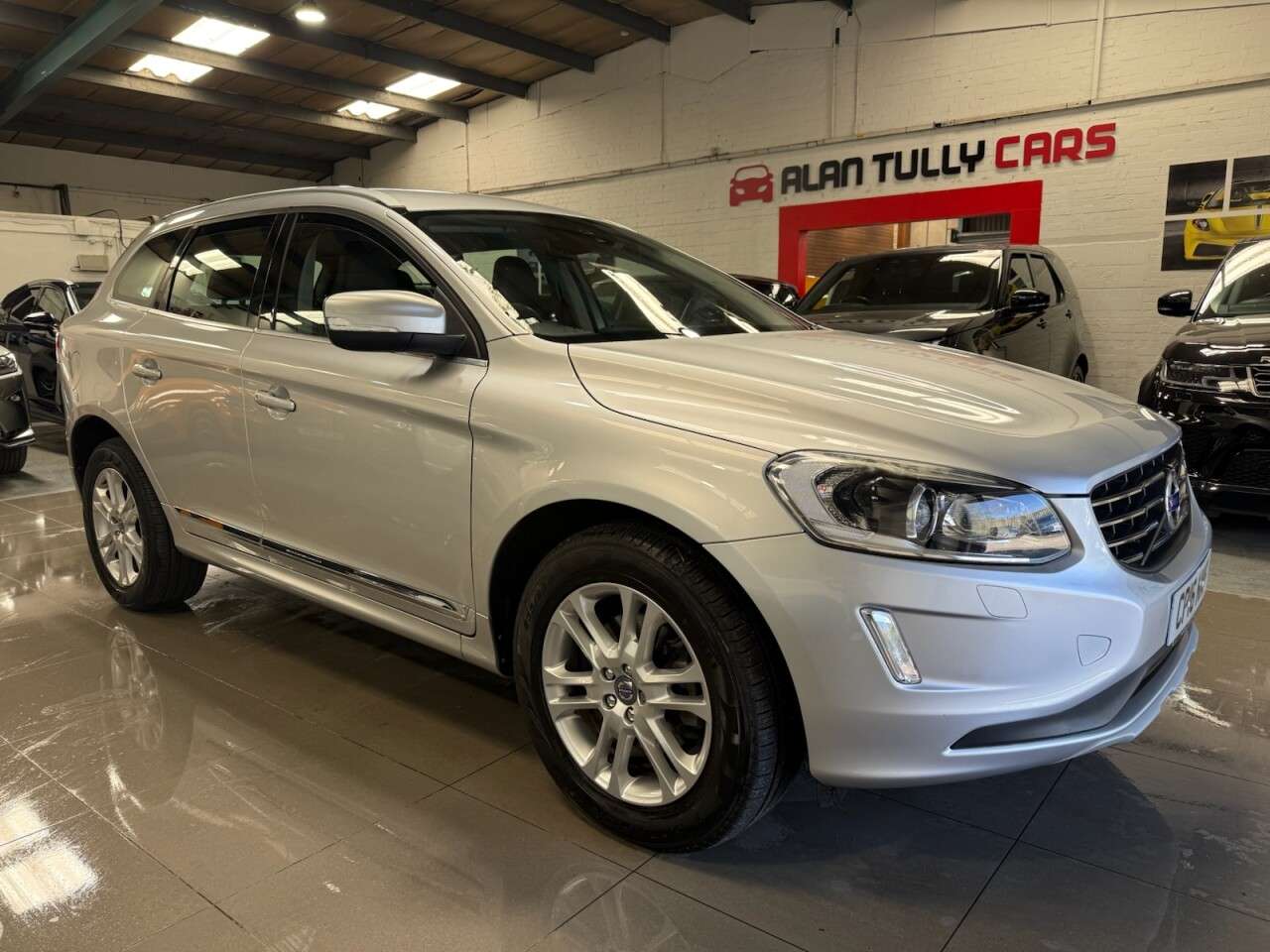 A 2016 VOLVO XC60 2.4 D5 SE Lux Nav SUV 5dr Diesel Manual AWD Euro 6 (s/s) (220 ps) A 2016 VOLVO XC60 2.4 D5 SE Lux Nav SUV 5dr Diesel Manual AWD Euro 6 (s/s) (220 ps)