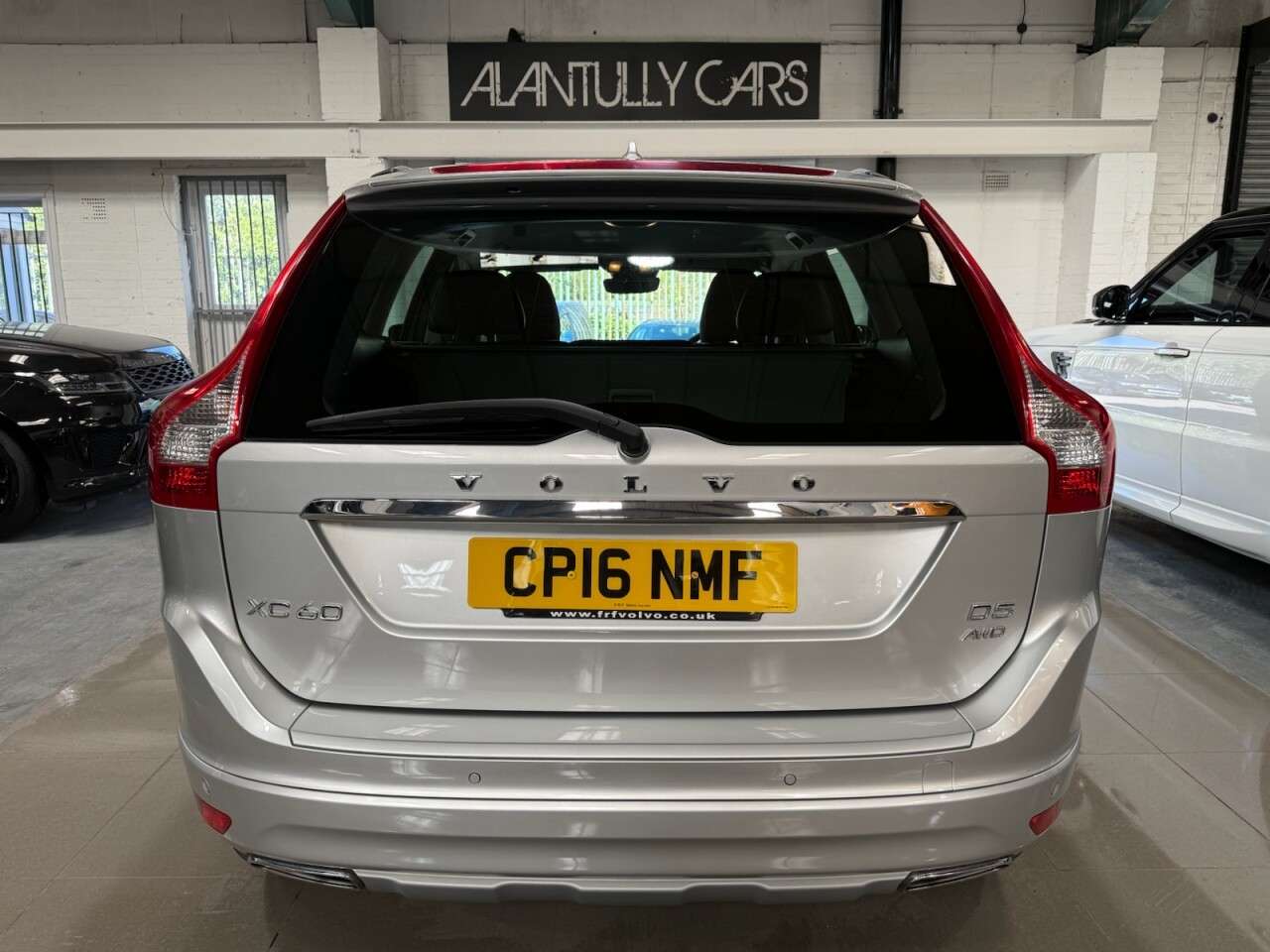 A 2016 VOLVO XC60 2.4 D5 SE Lux Nav SUV 5dr Diesel Manual AWD Euro 6 (s/s) (220 ps) A 2016 VOLVO XC60 2.4 D5 SE Lux Nav SUV 5dr Diesel Manual AWD Euro 6 (s/s) (220 ps)