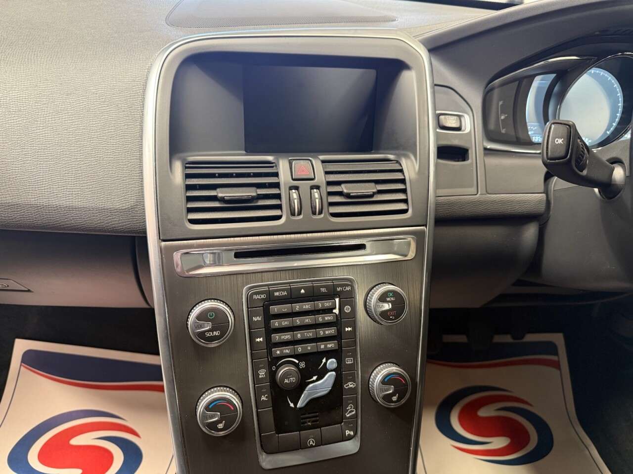 2016 VOLVO XC60 2016 VOLVO XC60