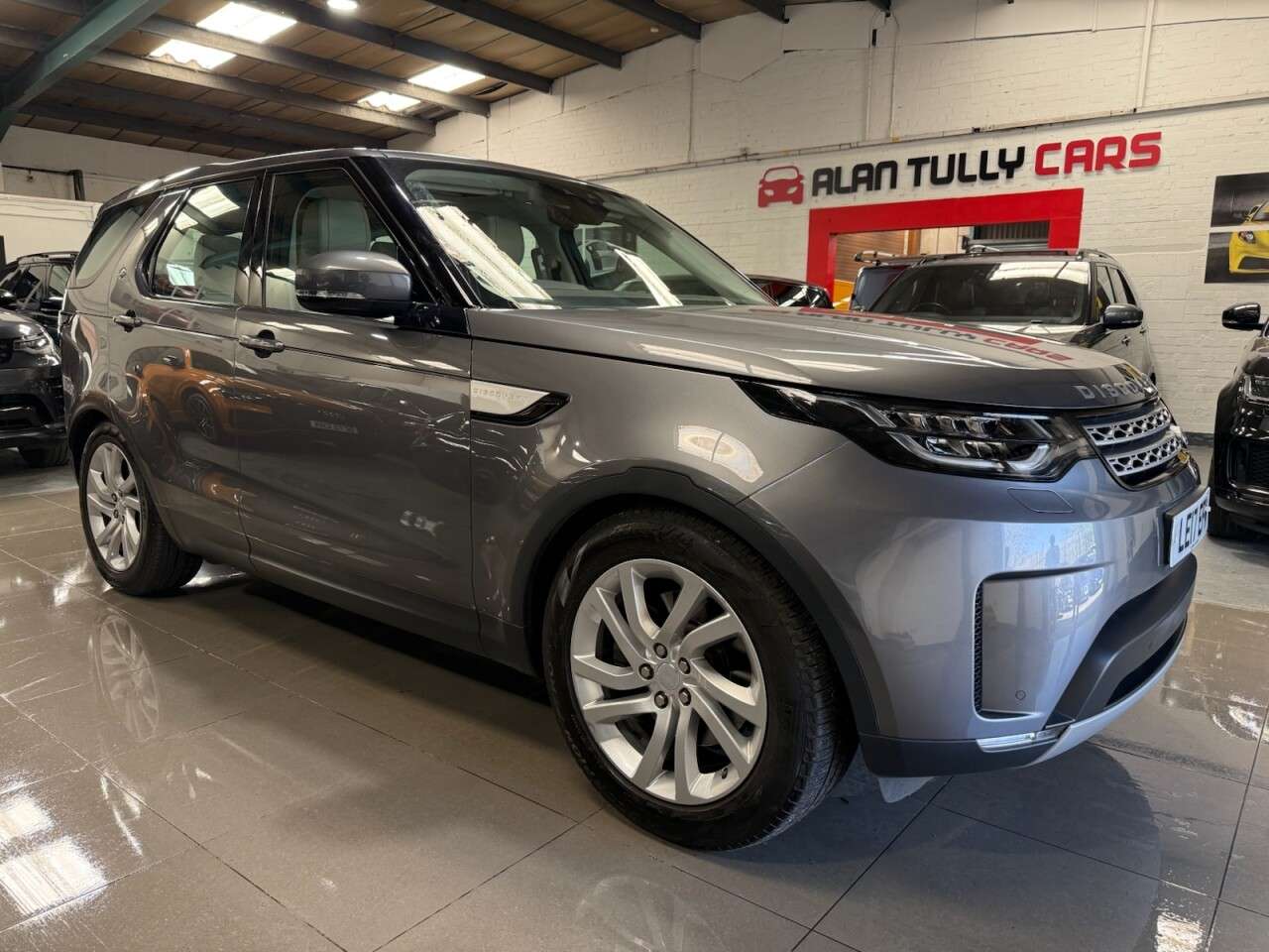 A 2017 LAND ROVER DISCOVERY 3.0 TD V6 HSE SUV 5dr Diesel Auto 4WD Euro 6 (s/s) (258 ps) CAMBELT CHANGED A 2017 LAND ROVER DISCOVERY 3.0 TD V6 HSE SUV 5dr Diesel Auto 4WD Euro 6 (s/s) (258 ps) CAMBELT CHANGED