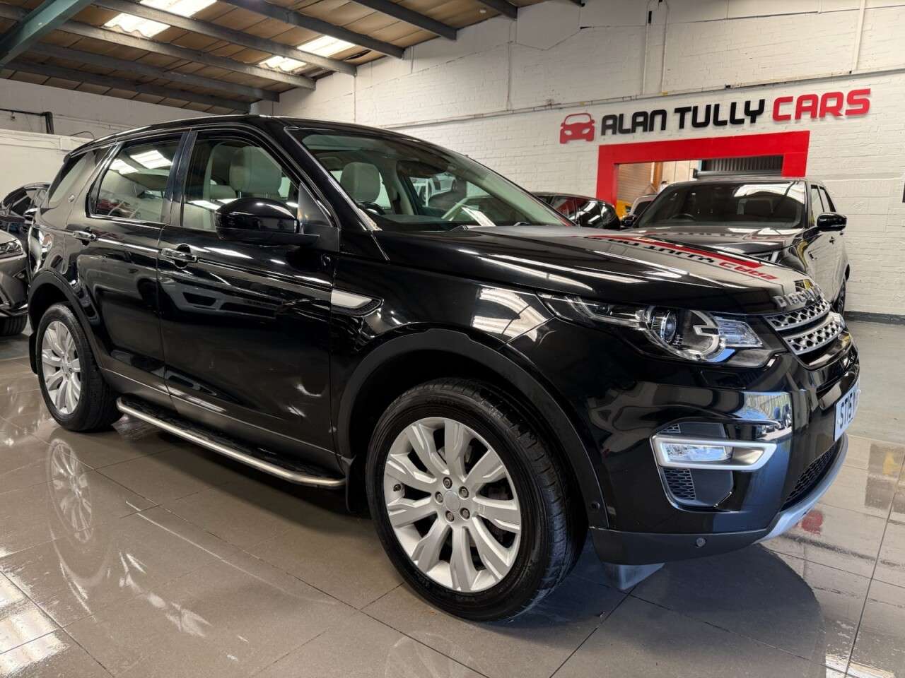 A 2015 LAND ROVER DISCOVERY SPORT 2.2 SD4 HSE Luxury SUV 5dr Diesel Auto 4WD Euro 5 (s/s) (190 ps) A 2015 LAND ROVER DISCOVERY SPORT 2.2 SD4 HSE Luxury SUV 5dr Diesel Auto 4WD Euro 5 (s/s) (190 ps)