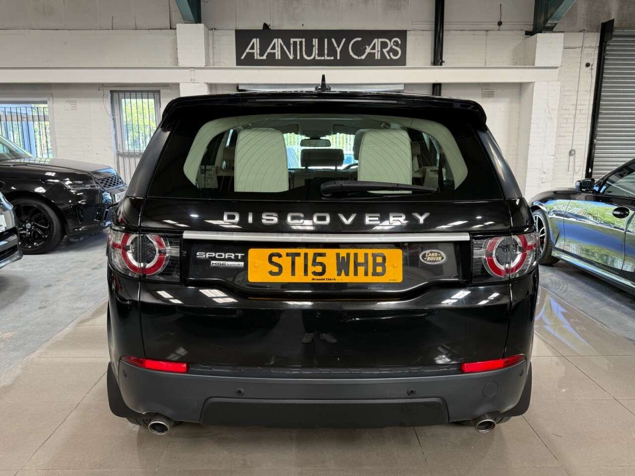 A 2015 LAND ROVER DISCOVERY SPORT 2.2 SD4 HSE Luxury SUV 5dr Diesel Auto 4WD Euro 5 (s/s) (190 ps) A 2015 LAND ROVER DISCOVERY SPORT 2.2 SD4 HSE Luxury SUV 5dr Diesel Auto 4WD Euro 5 (s/s) (190 ps)