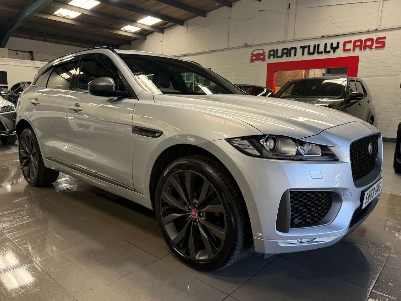 A 2019 JAGUAR F-PACE 3.0 D300 V6 300 Sport SUV 5dr Diesel Auto AWD Euro 6 (s/s) (300 ps) JAGUAR A 2019 JAGUAR F-PACE 3.0 D300 V6 300 Sport SUV 5dr Diesel Auto AWD Euro 6 (s/s) (300 ps) JAGUAR