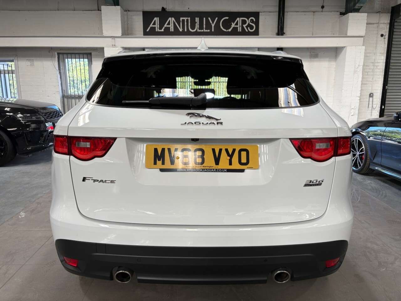 A 2018 JAGUAR F-PACE 3.0 D300 V6 Portfolio SUV 5dr Diesel Auto AWD Euro 6 (s/s) (300 ps) A 2018 JAGUAR F-PACE 3.0 D300 V6 Portfolio SUV 5dr Diesel Auto AWD Euro 6 (s/s) (300 ps)