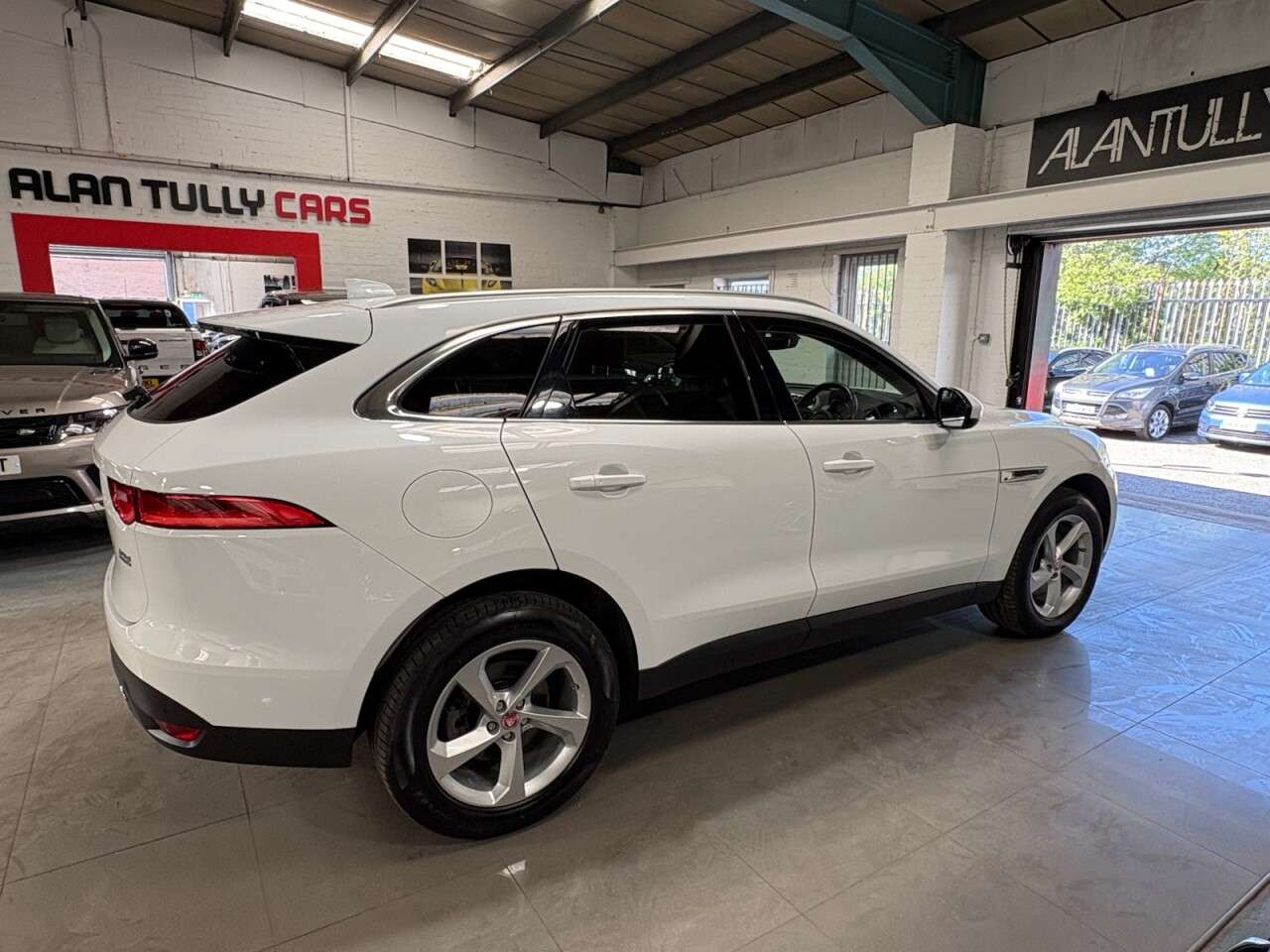 2018 JAGUAR F-PACE 2018 JAGUAR F-PACE