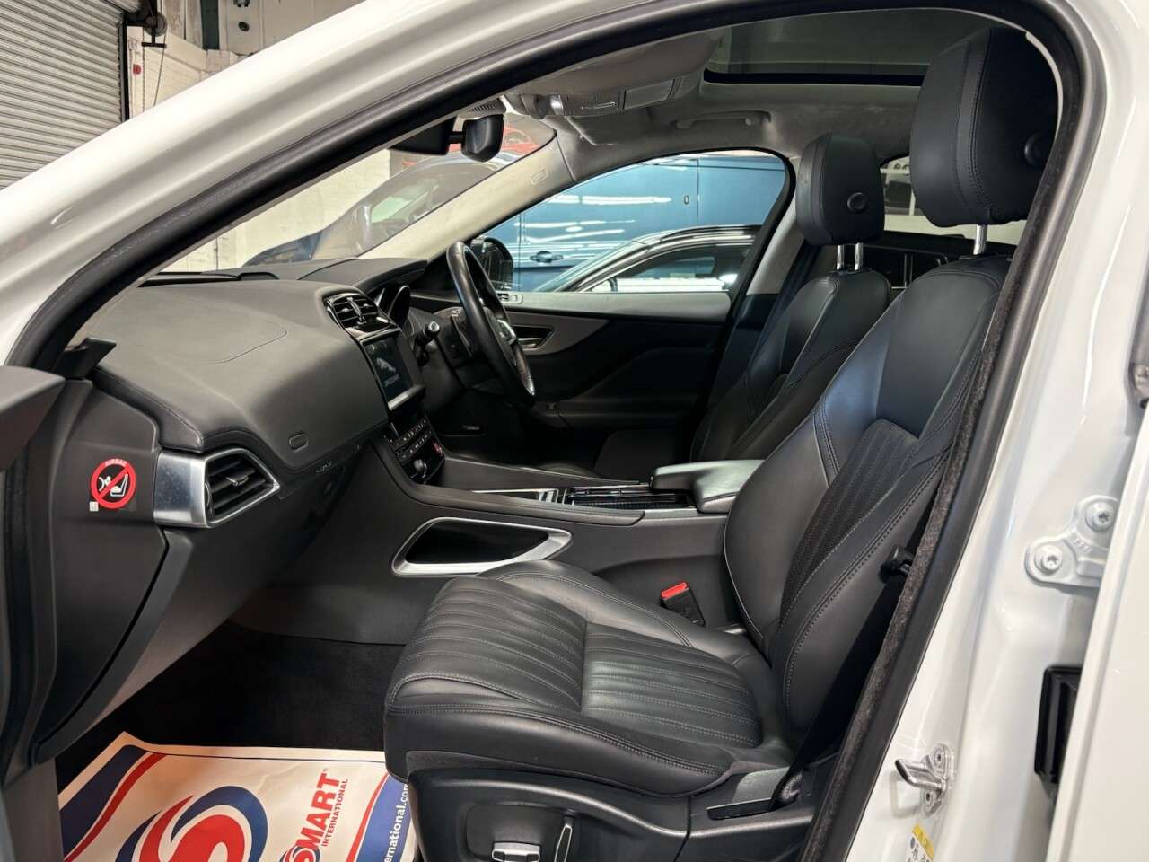 2018 JAGUAR F-PACE 2018 JAGUAR F-PACE