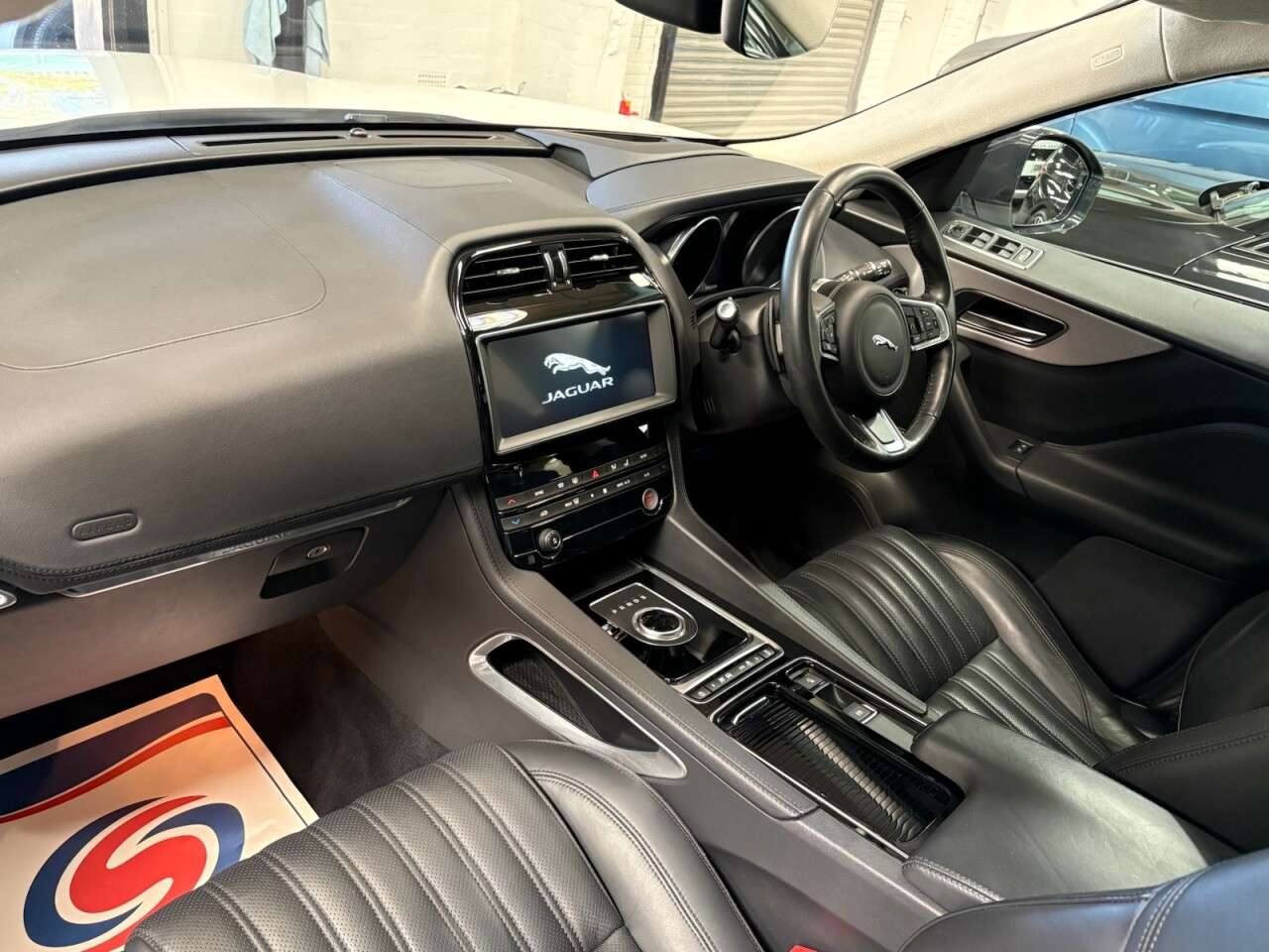 2018 JAGUAR F-PACE 2018 JAGUAR F-PACE