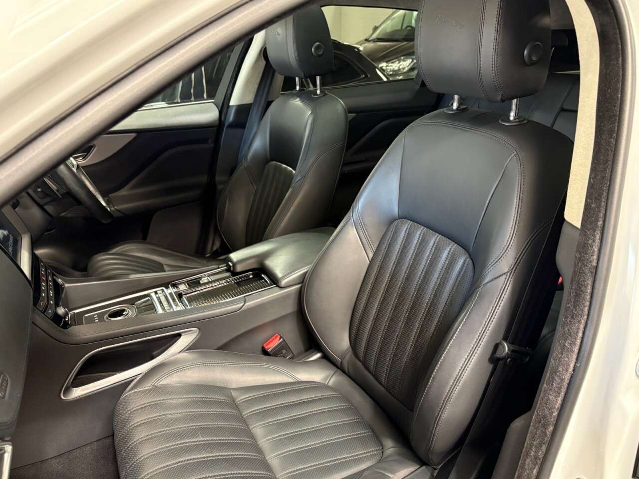 2018 JAGUAR F-PACE 2018 JAGUAR F-PACE