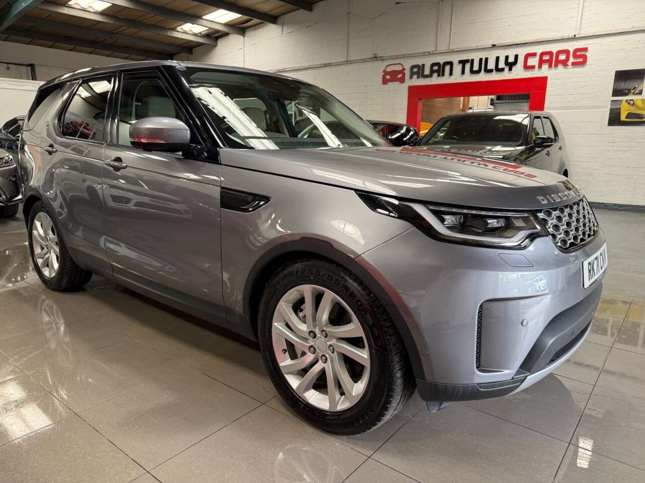 A 2021 LAND ROVER DISCOVERY 3.0 D250 MHEV S SUV 5dr Diesel Auto 4WD Euro 6 (s/s) (250 ps) A 2021 LAND ROVER DISCOVERY 3.0 D250 MHEV S SUV 5dr Diesel Auto 4WD Euro 6 (s/s) (250 ps)