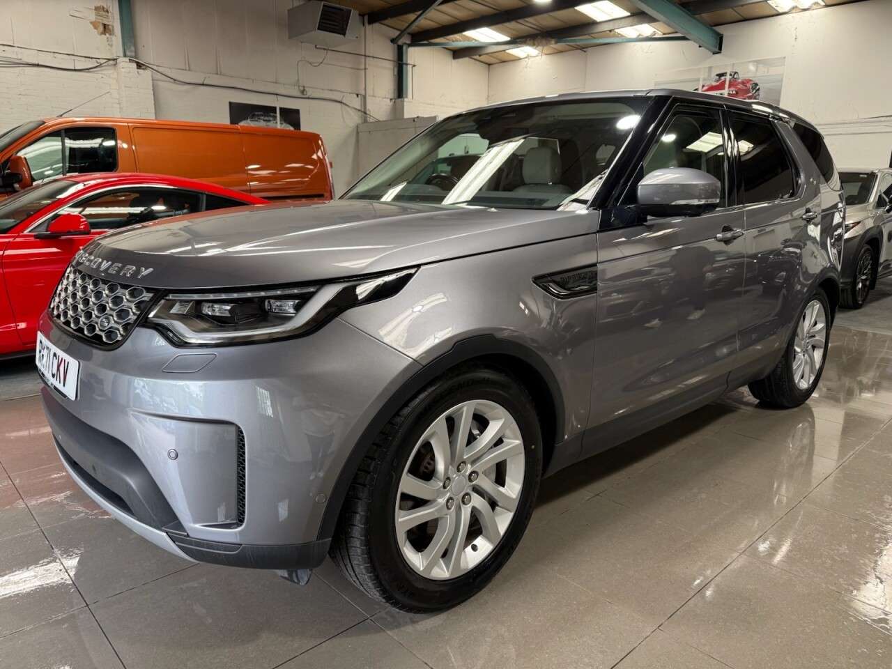 A 2021 LAND ROVER DISCOVERY 3.0 D250 MHEV S SUV 5dr Diesel Auto 4WD Euro 6 (s/s) (250 ps) A 2021 LAND ROVER DISCOVERY 3.0 D250 MHEV S SUV 5dr Diesel Auto 4WD Euro 6 (s/s) (250 ps)
