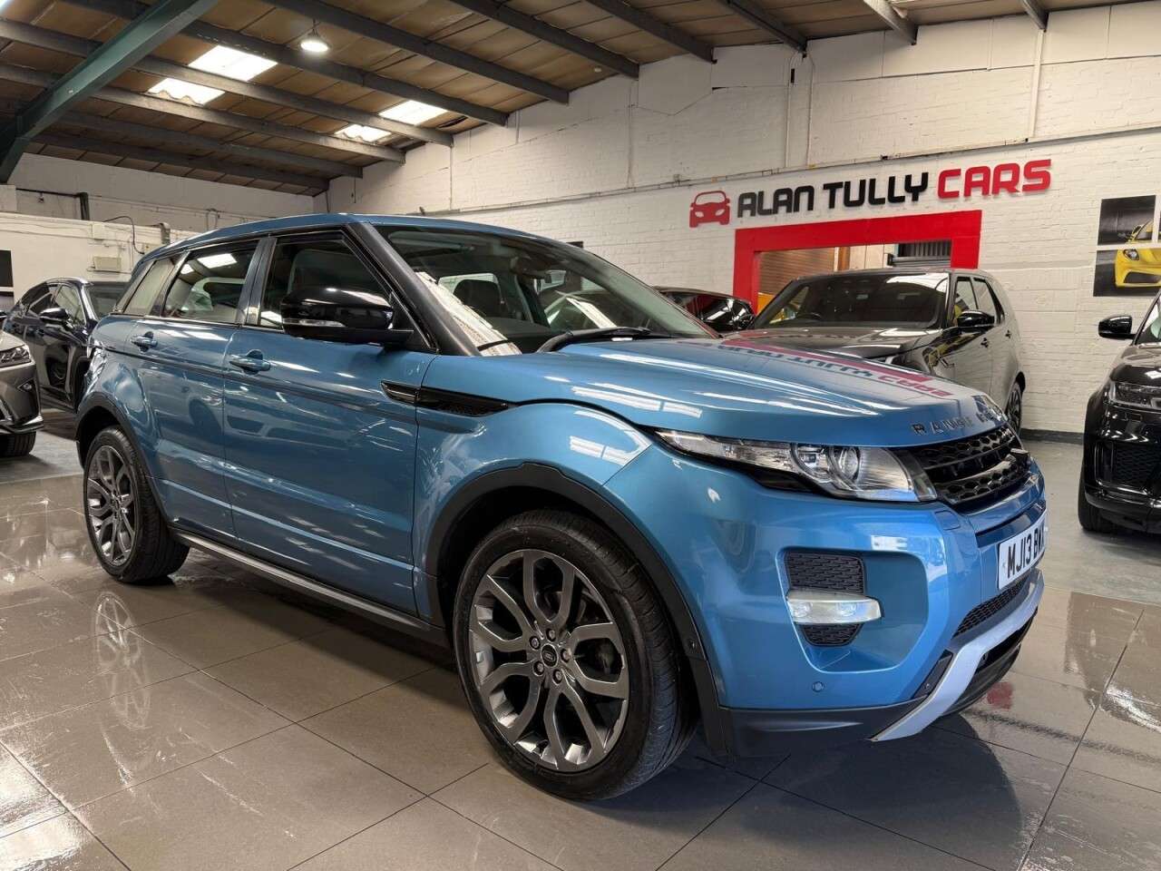 A 2013 LAND ROVER RANGE ROVER EVOQUE 2.2 SD4 Dynamic SUV 5dr Diesel Auto 4WD Euro 5 (190 ps) A 2013 LAND ROVER RANGE ROVER EVOQUE 2.2 SD4 Dynamic SUV 5dr Diesel Auto 4WD Euro 5 (190 ps)