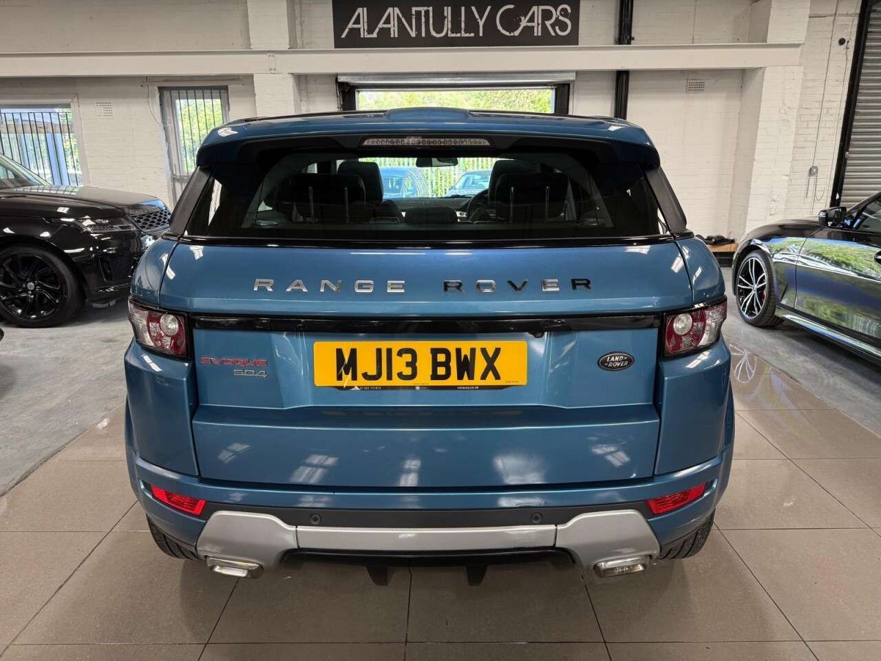 A 2013 LAND ROVER RANGE ROVER EVOQUE 2.2 SD4 Dynamic SUV 5dr Diesel Auto 4WD Euro 5 (190 ps) A 2013 LAND ROVER RANGE ROVER EVOQUE 2.2 SD4 Dynamic SUV 5dr Diesel Auto 4WD Euro 5 (190 ps)