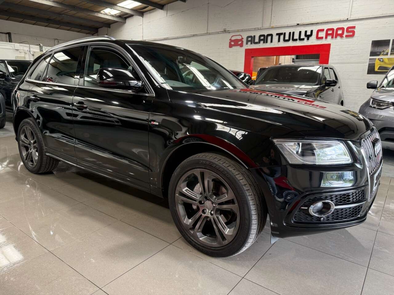 A 2016 AUDI Q5 2.0 TDI S line Plus SUV 5dr Diesel Manual quattro Euro 6 (s/s) (190 ps) A 2016 AUDI Q5 2.0 TDI S line Plus SUV 5dr Diesel Manual quattro Euro 6 (s/s) (190 ps)