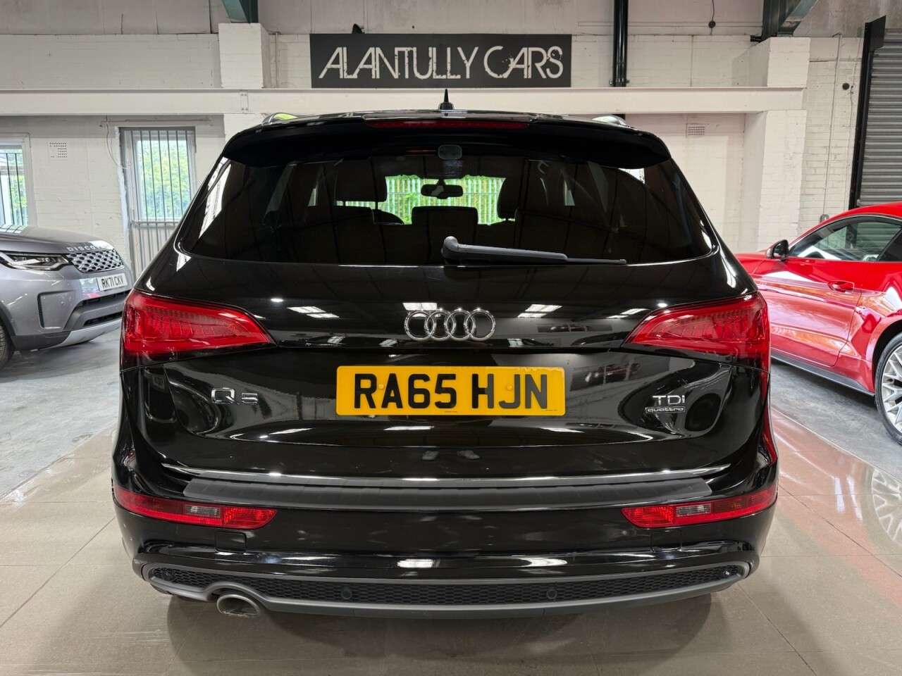 A 2016 AUDI Q5 2.0 TDI S line Plus SUV 5dr Diesel Manual quattro Euro 6 (s/s) (190 ps) A 2016 AUDI Q5 2.0 TDI S line Plus SUV 5dr Diesel Manual quattro Euro 6 (s/s) (190 ps)