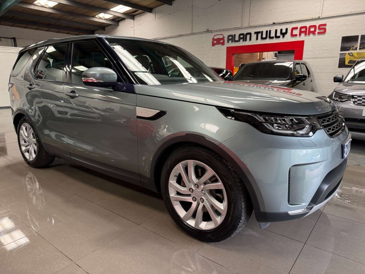 A 2017 LAND ROVER DISCOVERY 3.0 TD V6 HSE SUV 5dr Diesel Auto 4WD Euro 6 (s/s) (258 ps) A 2017 LAND ROVER DISCOVERY 3.0 TD V6 HSE SUV 5dr Diesel Auto 4WD Euro 6 (s/s) (258 ps)