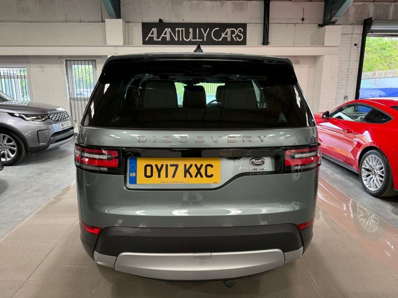 A 2017 LAND ROVER DISCOVERY 3.0 TD V6 HSE SUV 5dr Diesel Auto 4WD Euro 6 (s/s) (258 ps) A 2017 LAND ROVER DISCOVERY 3.0 TD V6 HSE SUV 5dr Diesel Auto 4WD Euro 6 (s/s) (258 ps)