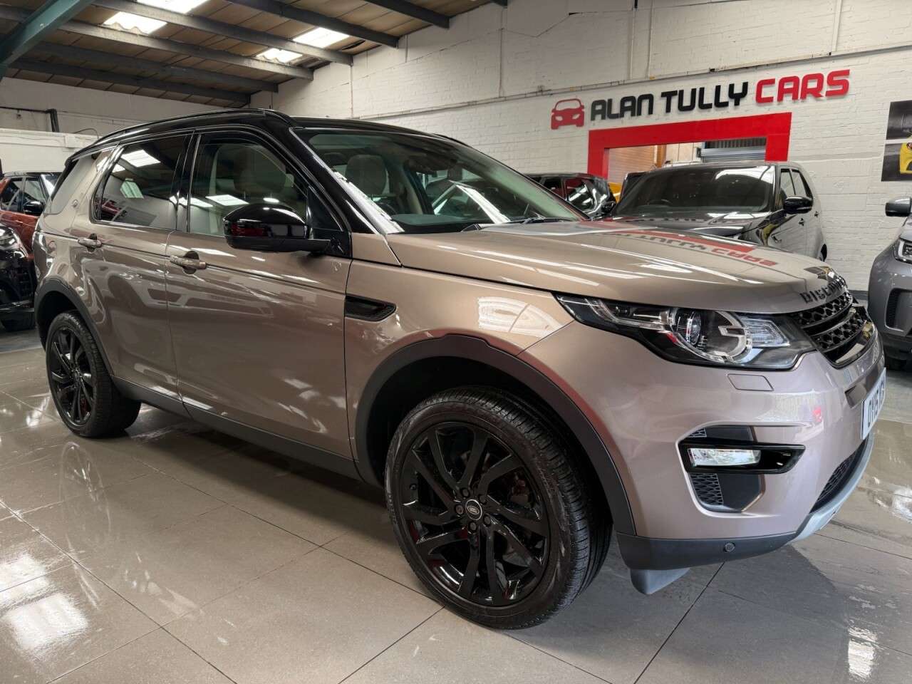 A 2015 LAND ROVER DISCOVERY SPORT 2.2 SD4 HSE SUV 5dr Diesel Manual 4WD Euro 5 (s/s) (190 ps) A 2015 LAND ROVER DISCOVERY SPORT 2.2 SD4 HSE SUV 5dr Diesel Manual 4WD Euro 5 (s/s) (190 ps)