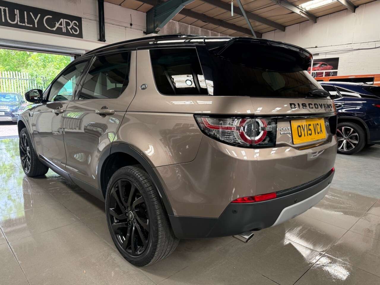 A 2015 LAND ROVER DISCOVERY SPORT 2.2 SD4 HSE SUV 5dr Diesel Manual 4WD Euro 5 (s/s) (190 ps) A 2015 LAND ROVER DISCOVERY SPORT 2.2 SD4 HSE SUV 5dr Diesel Manual 4WD Euro 5 (s/s) (190 ps)